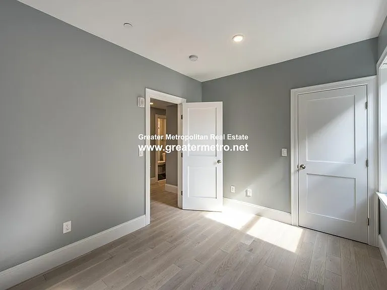 21 Winfield St #2L — Photo 4