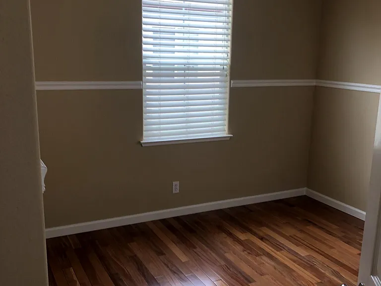 882 Foxworthy Ave — Photo 3