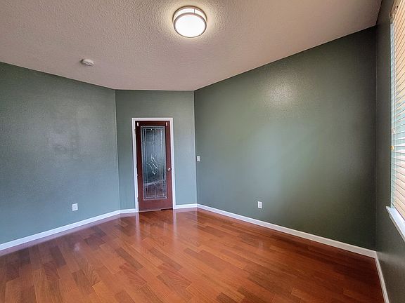 3rd image of 3008 NE 181st Ave