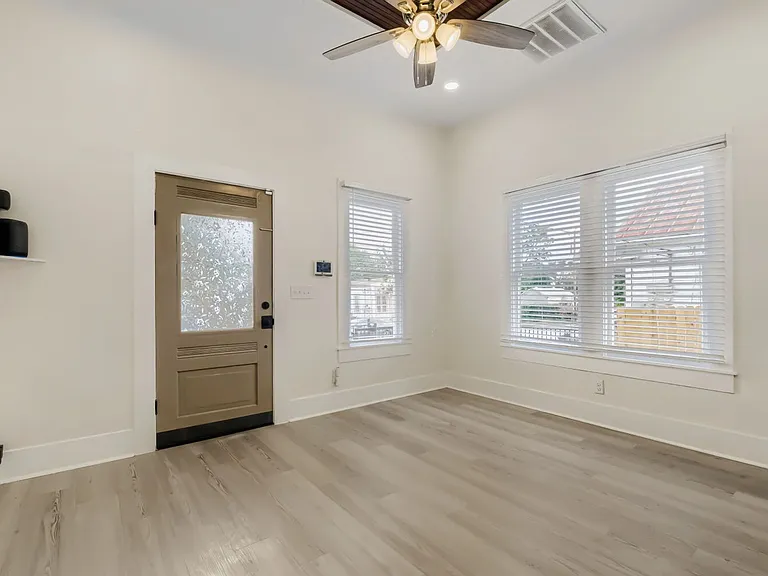 904 N Mesquite St — Photo 5