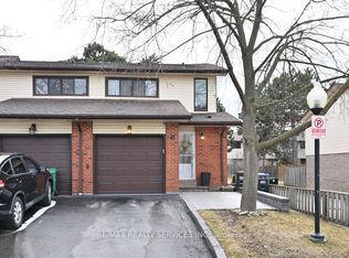 8 Collins Cres, Brampton, ON L6V 3M9