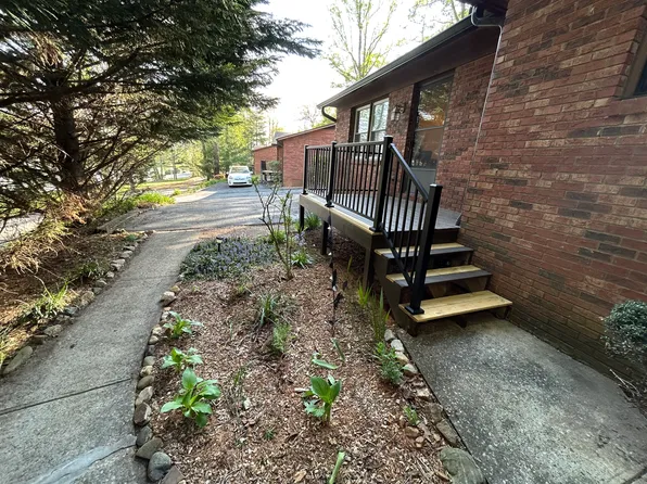 119 Wakefield Dr, Hendersonville, NC 28792