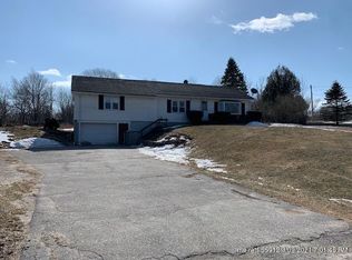 37 Crocketts Beach Rd, Owls Head, ME 04854