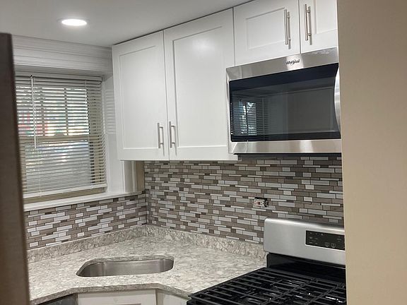 3rd image of 3728 N Marshfield Ave #G