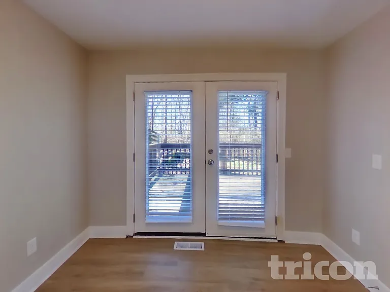 2405 Ravine Dr — Photo 3