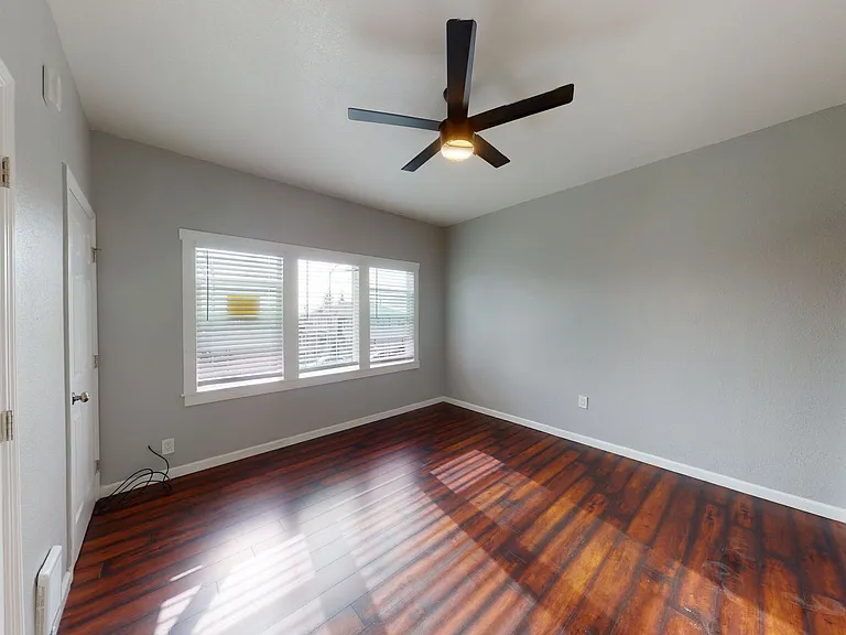 5452 Bancroft Ave — Photo 18