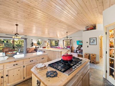 2011 Nob Hill Dr, Running Springs, CA, 92382