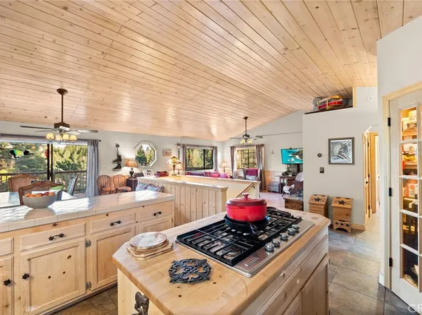 2011 Nob Hill Dr, Running Springs, CA 92382