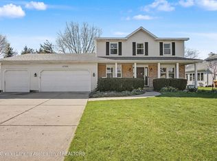 11783 Woodspointe Dr, Grand Ledge, MI 48837