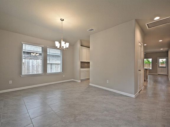 5th image of 6907 Winthrop Garden Cir
