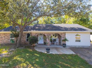 2710 Connor Dr, Ocean Springs, MS 39564