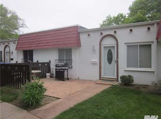 563 Blue Ridge Dr, Medford, NY 11763