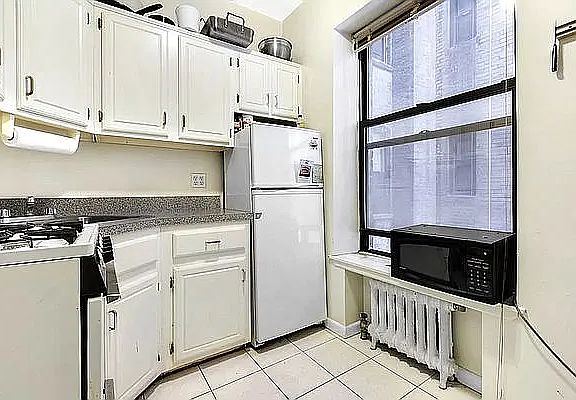 4th image of 851 W End Ave APT 3F