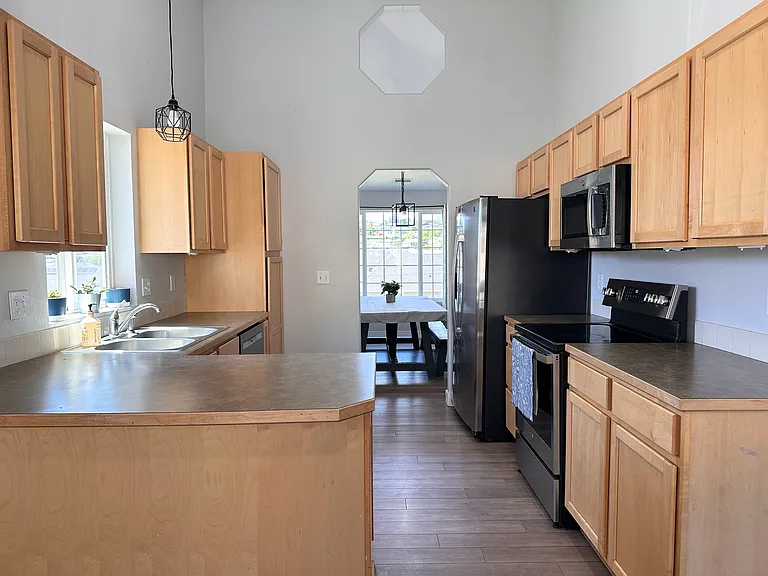 513 N 74th Ave — Photo 6