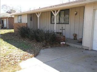 15 Sunset Dr, Hesston, KS 67062