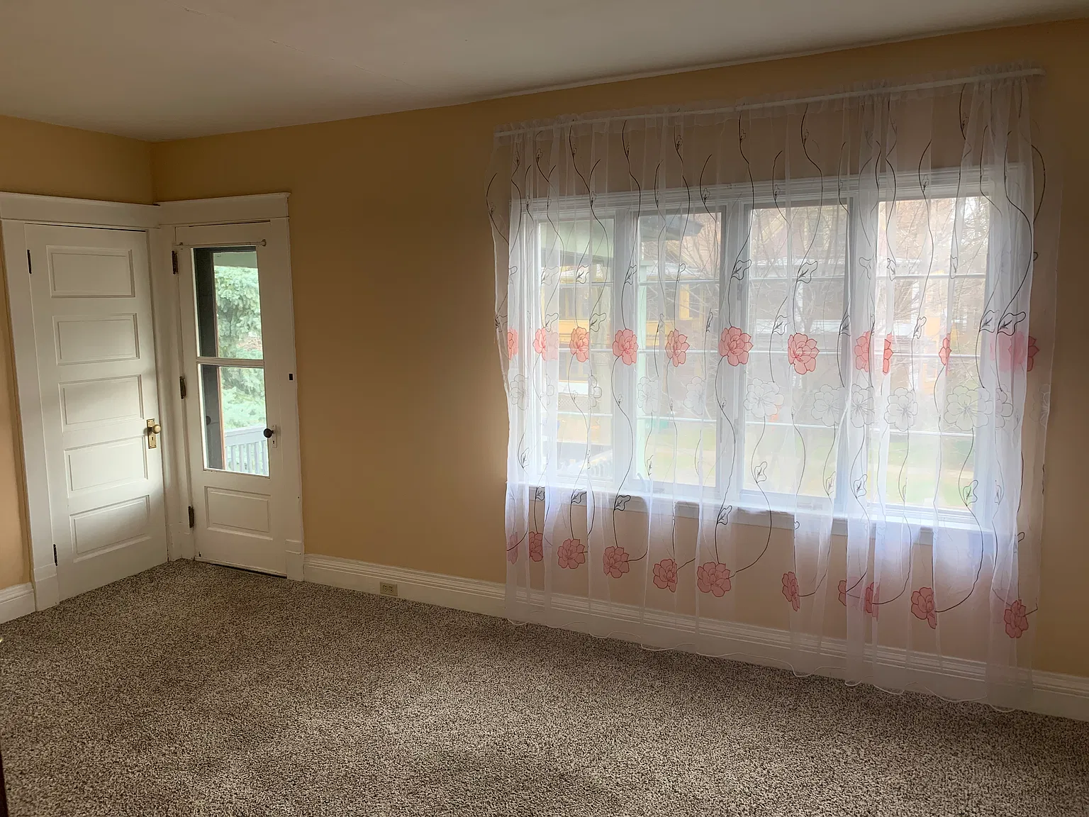 2 bed, 1.5 bath, 850 sqft, $950 — Photo 2
