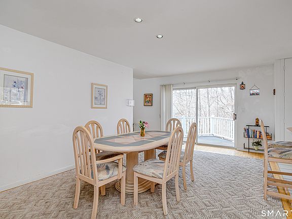 5th image of 11 Chestnut Hill Road
