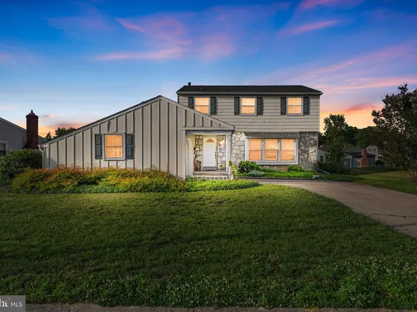 19 W Kennedy Dr, Laurel Springs, NJ 08021