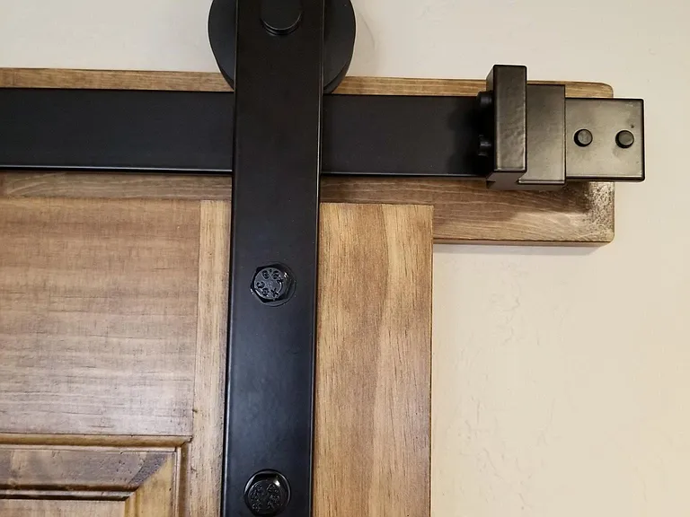 Details - barn door.