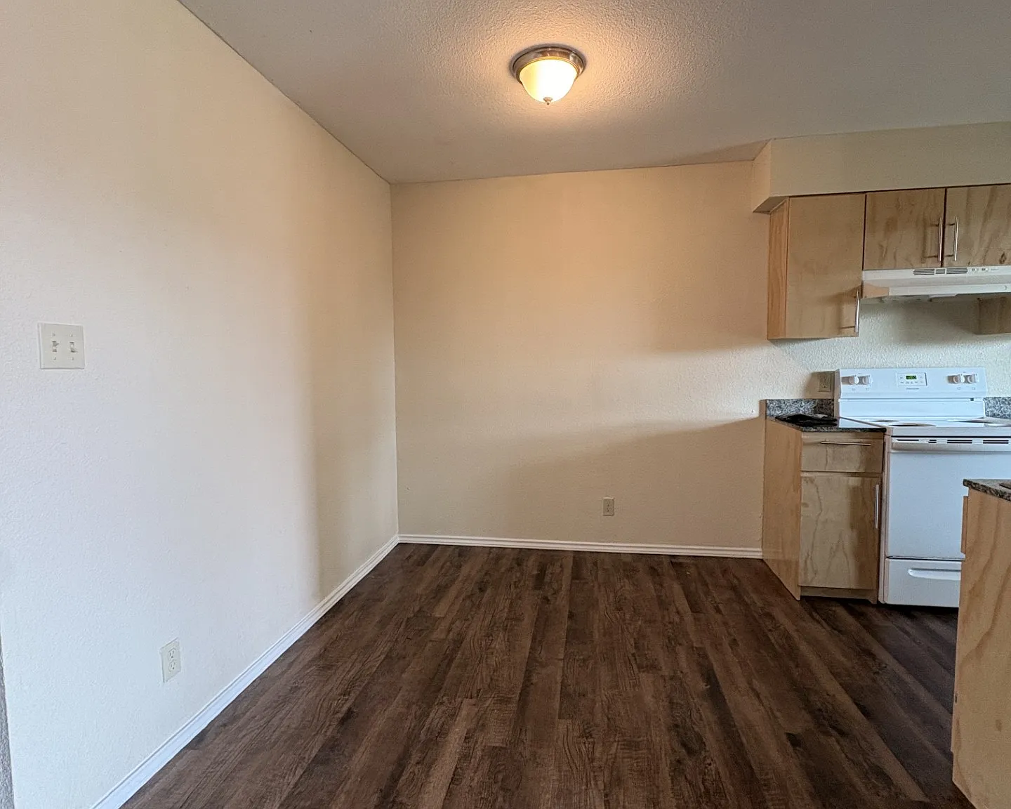 Sunshine Village Apartments — Photo 3