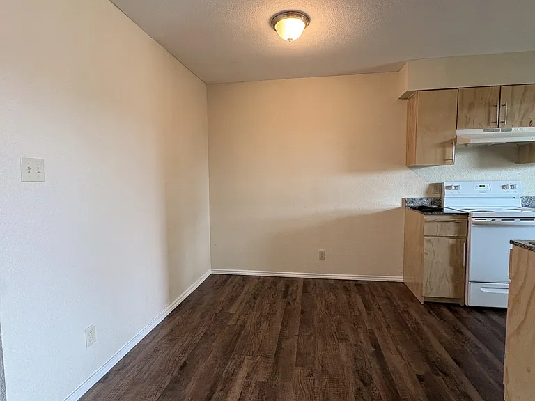 Sunshine Village Apartments — Photo 10