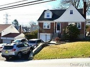 65 Roxbury Dr, Yonkers, NY 10710