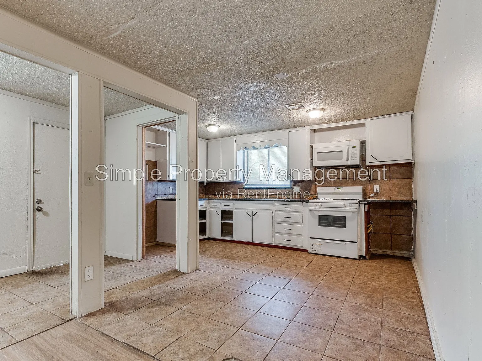 4 bed, 1.5 bath, 1001 sqft, $975 — Photo 2