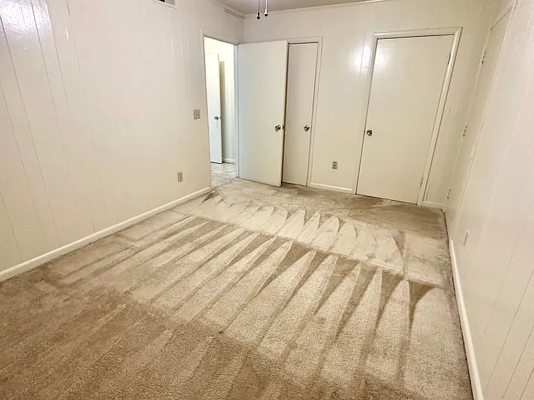 University Pointe Apartments — Photo 15