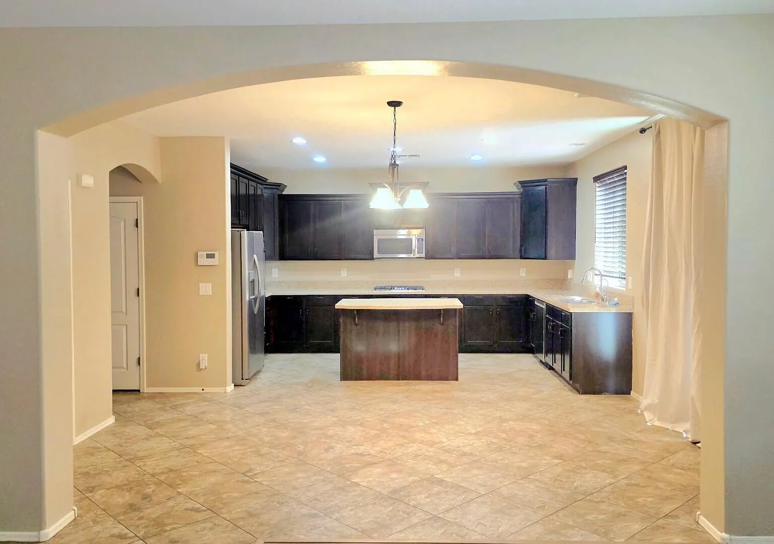 4 bed, 2.5 bath, 3692 sqft, $3,500 — Photo 2