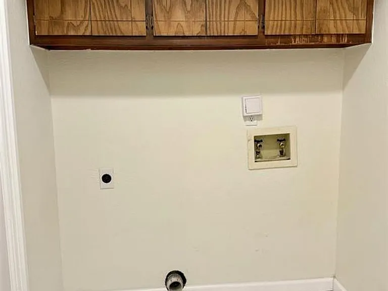 1800 Hillcrest Dr — Photo 15