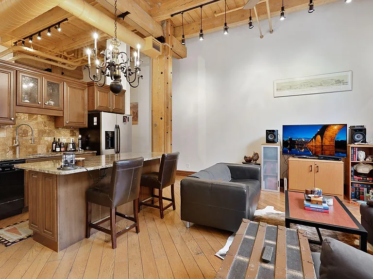400 N 1st St #207 — Photo 5