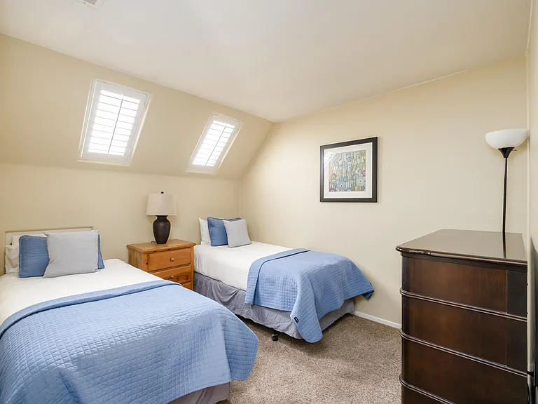 734 Jersey Ct — Photo 8