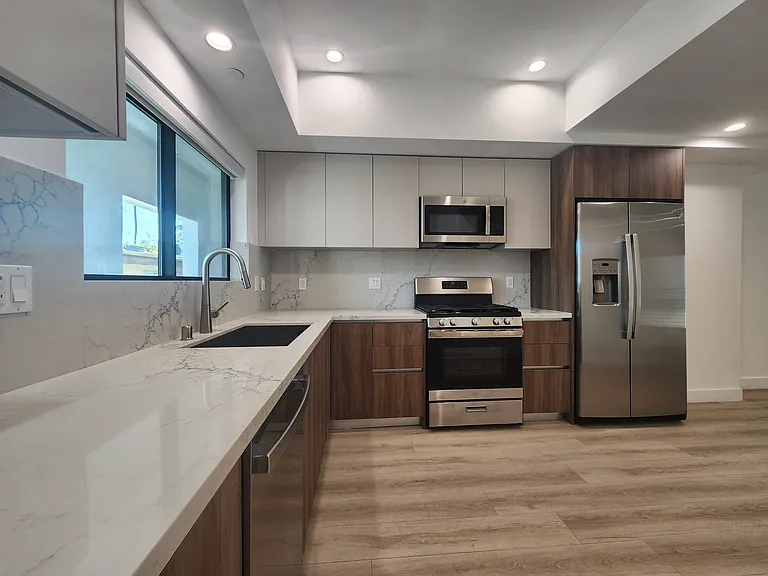 6061 Fulton Ave #6 — Photo 24