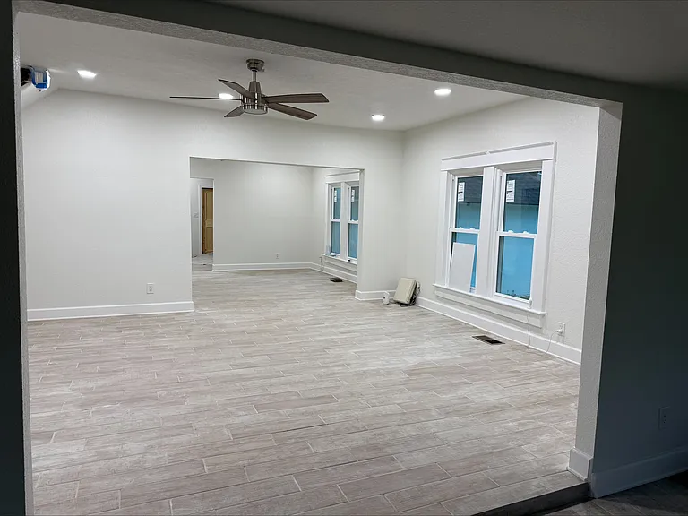304 Avenue B NE — Photo 8