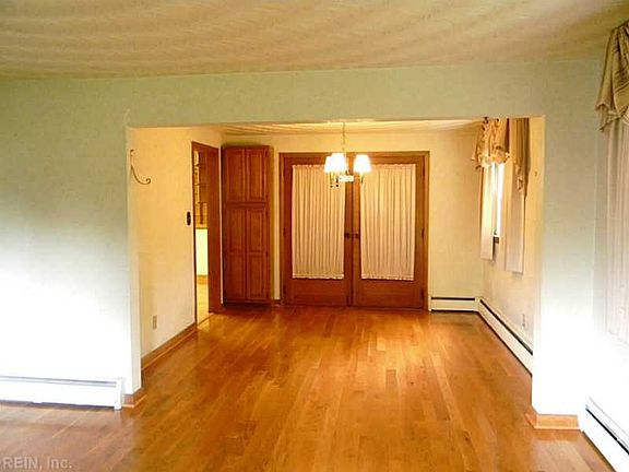 3rd image of 907 Edgewood Ave