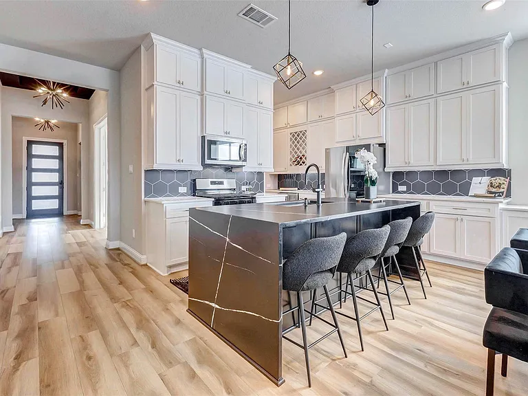 1719 Rustling Creek Dr — Photo 8