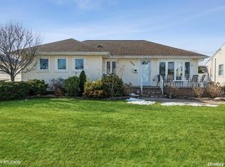 1054 McLean Ave, Wantagh, NY 11793