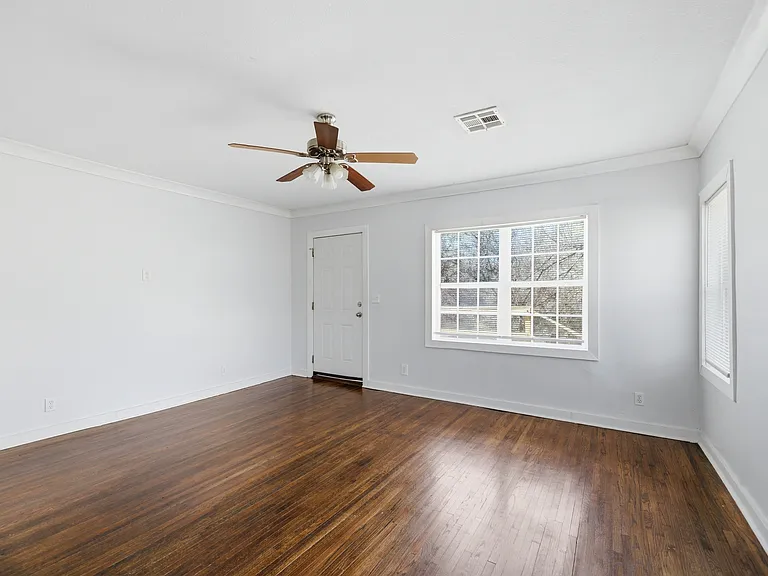 205 N Zenith Ave — Photo 7