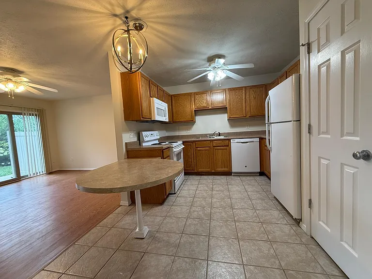 3 Ross Dr #6 — Photo 4