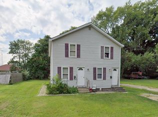 30 C St #1/2, Charleston, IL 61920