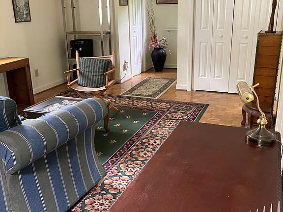 desk to use for business or study,