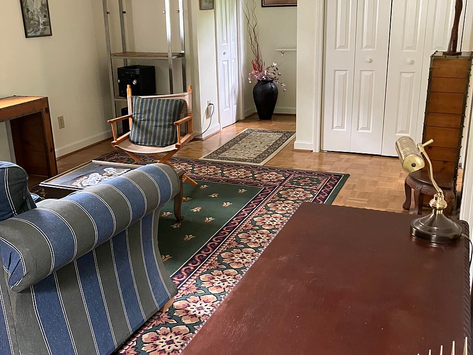 desk to use for business or study,