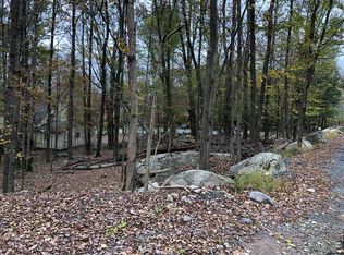 1838 Lakeview Dr E, Lake Ariel, PA 18436