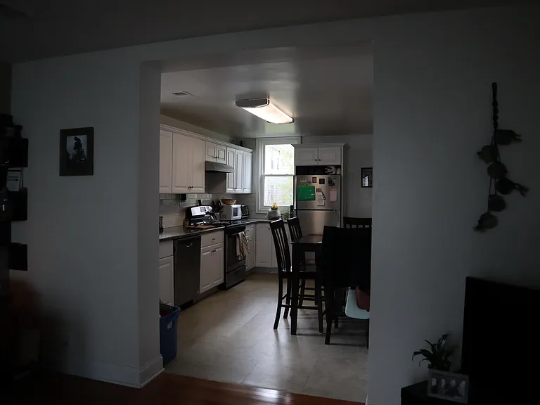 28 Tremont Ave #UPPER — Photo 1