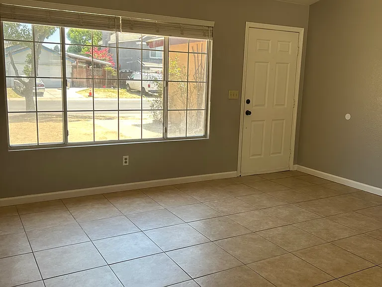 661 Waddell Way — Photo 4