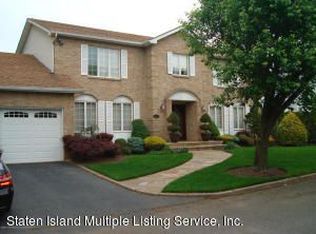 25 Woodvale Loop, Staten Island, NY