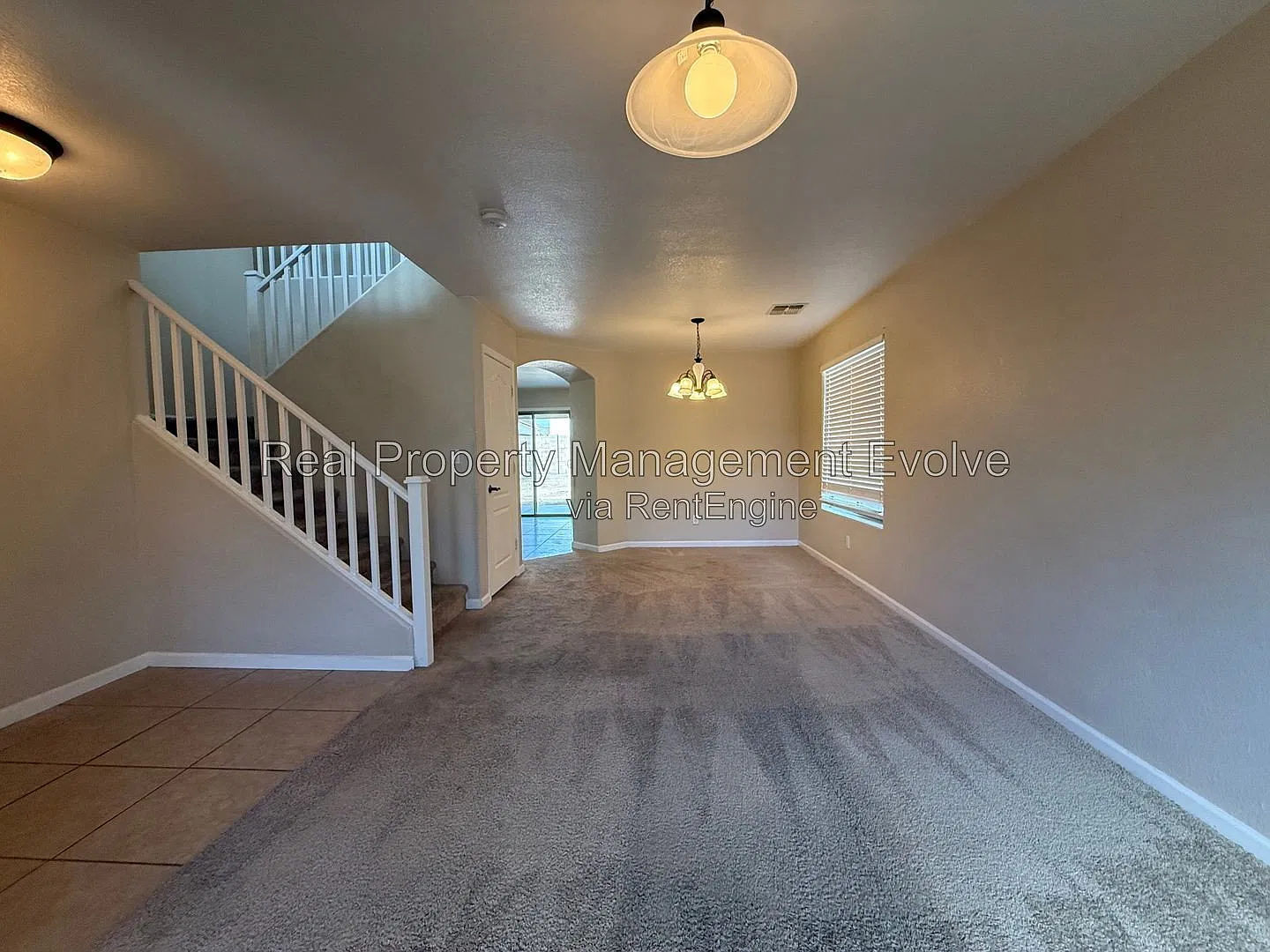 4 bed, 2.5 bath, 2212 sqft, $1,900 — Photo 4