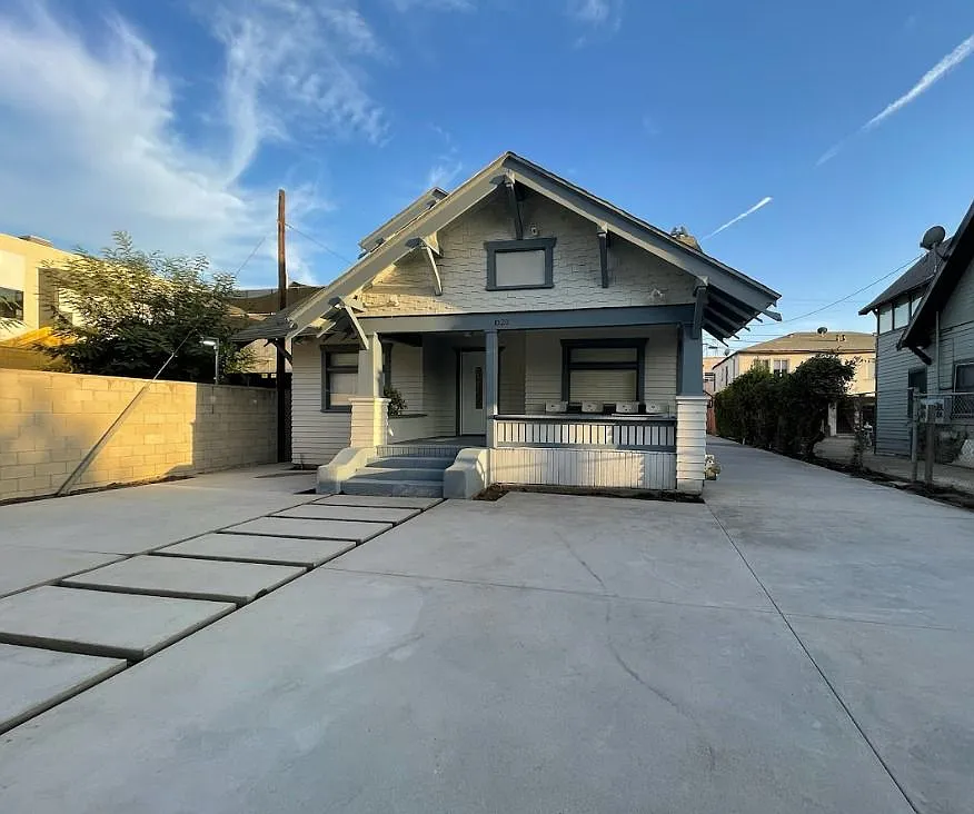 11 bed, 2200 sqft, $850 — Photo 1