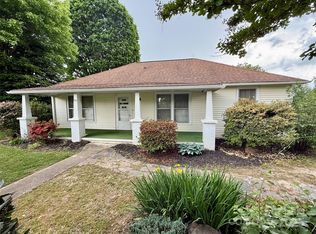 633 Ridge Rd, Marion, NC 28752