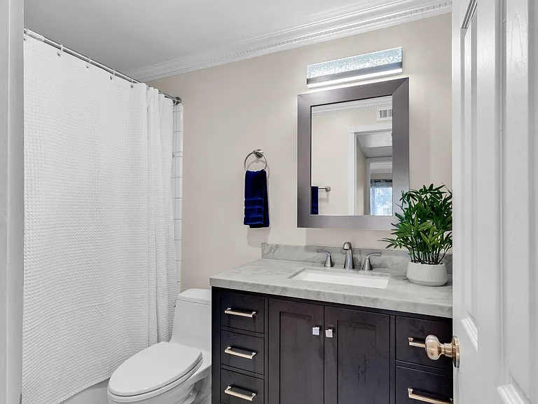 470 N Civic Dr #105 — Photo 35